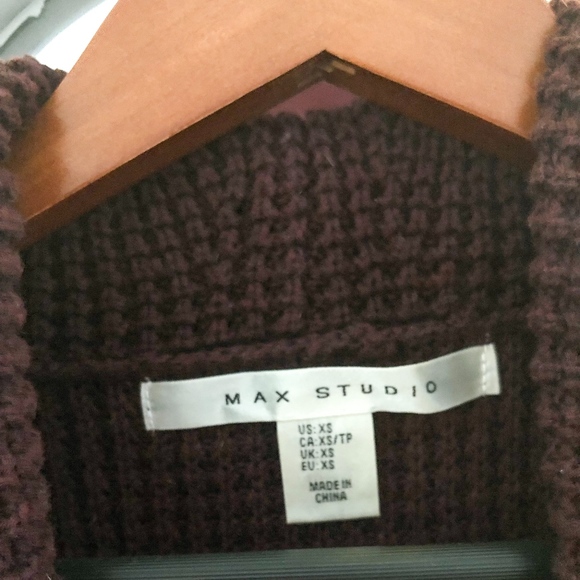 Sleeveless Sweater - Picture 2 of 2